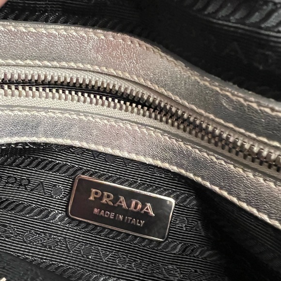 Great condition 100% authentic Prada messenger bag in silver. - Picture 6 of 11